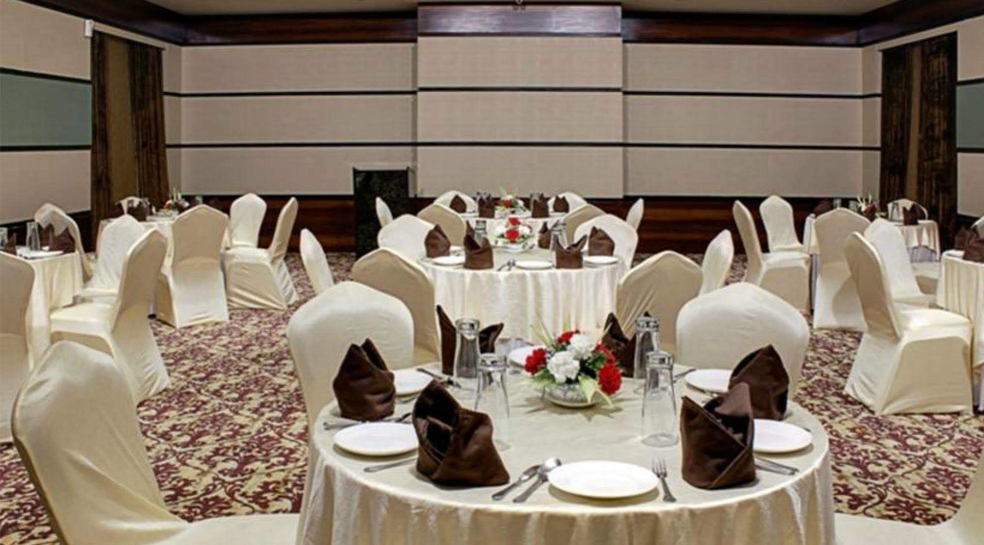The Sahil Hotel Mumbai Ngoại thất bức ảnh